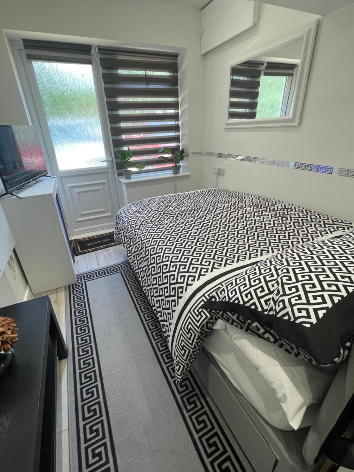 Executive Ensuite Double Room Milton Keynes Exterior photo